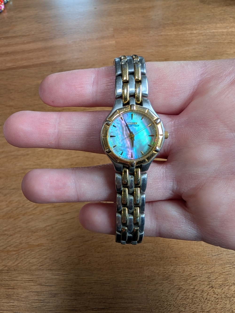 Citizen Solar Tech B230-H 5025 TA Mother of pearl Two Toned Ladies Watch *Not Op